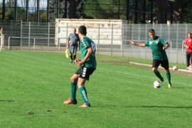 Relance du jeu par la défense vauverdoise